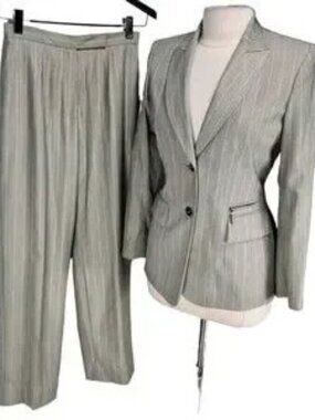 KASPER Women's Career Pantsuit Size 4 Light Gray Pinstripe Two Button Blazer
